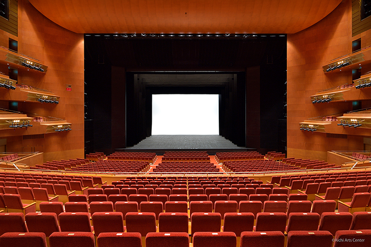本格的なオペラやバレエ公演が上演可能な大ホール（2,480席）