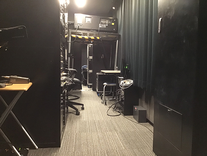 プロジェクター室