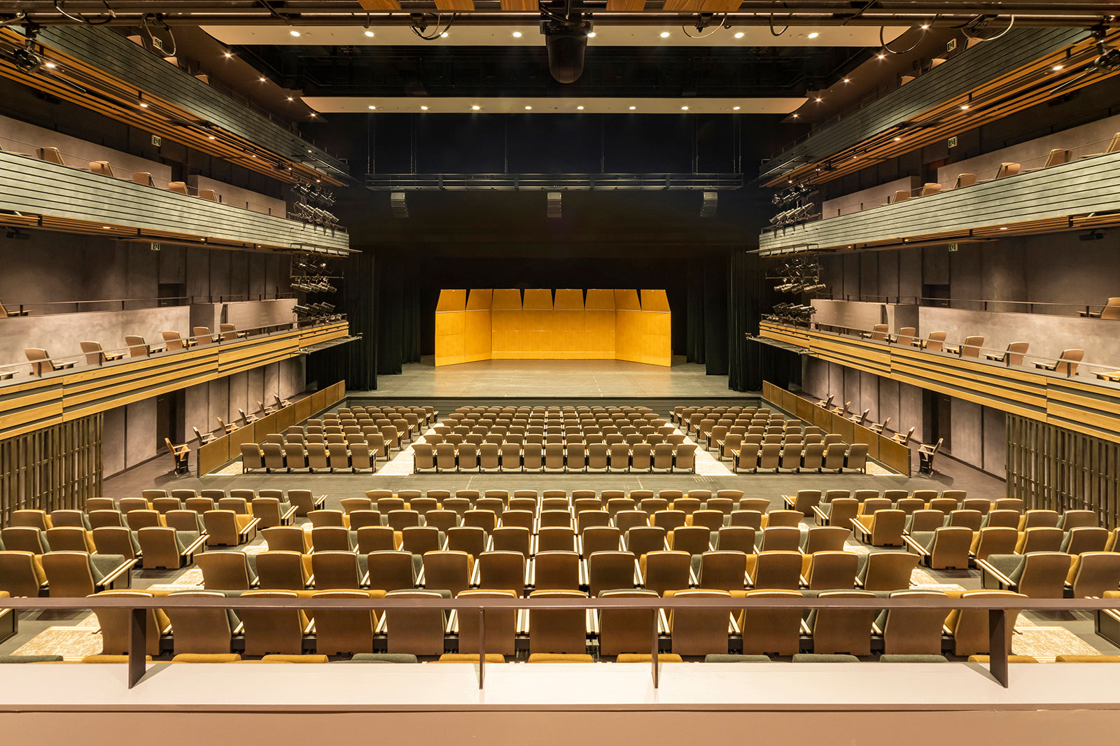 富山市芸術文化ホール（オーバード・ホール）中ホール 様│納入実績