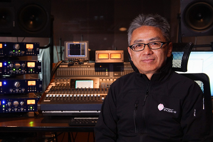 レコーディングスタジオでは佐藤さんがエンジニアも務める