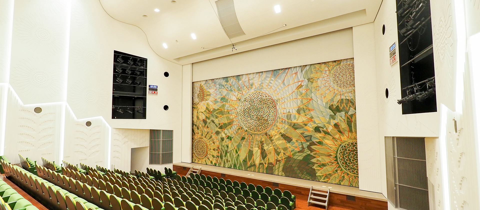 横浜市港南公会堂 様