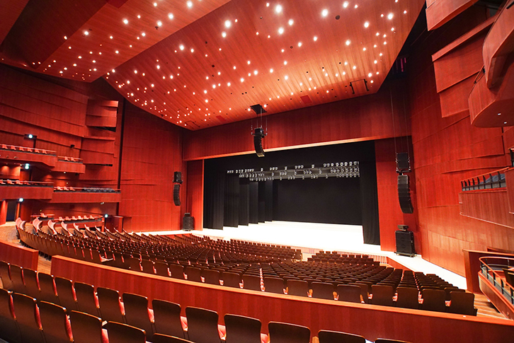 「高崎芸術劇場」の大劇場は2,027席と、収容人数が大きいホールなんですよ。