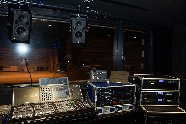 大ホール音響調整室
ヤマハのデジタルミキシングコンソール「CL3」を採用