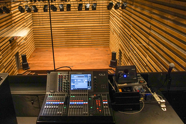 小ホール音響調整室
ヤマハのデジタルミキシングコンソール「CL1」を採用