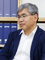 プロフィール 草加 叔也（くさか としや）