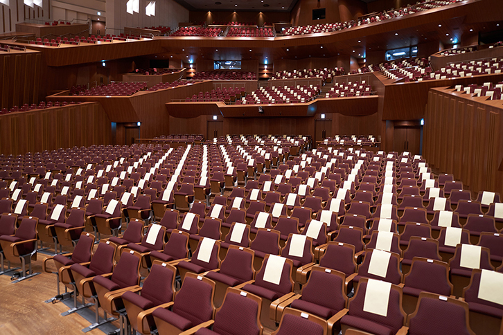 東京芸術劇場コンサートホールでの客席50％のシミュレーションの様子