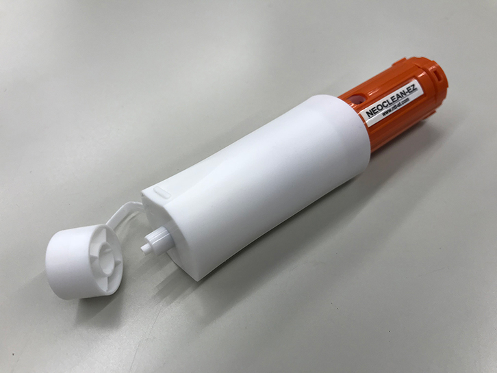 写真2　NTTアドバンスドテクノロジ(株) 光コネクタクリーナ NEOCLEAN-EZ